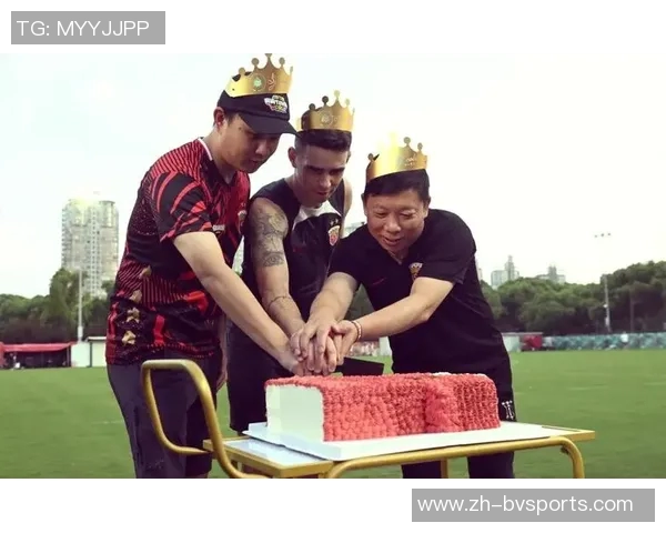 上海海港队提前集结备战训练中中秋节期间不放松全力以赴迎接挑战 上海海港队提前集结备战训练中中秋节期间不放松全力以赴迎接挑战